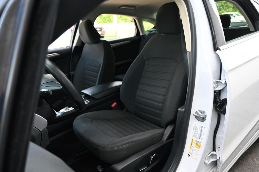Certified Used 2020 White Platinum Clearcoat Metallic Ford SE image 19