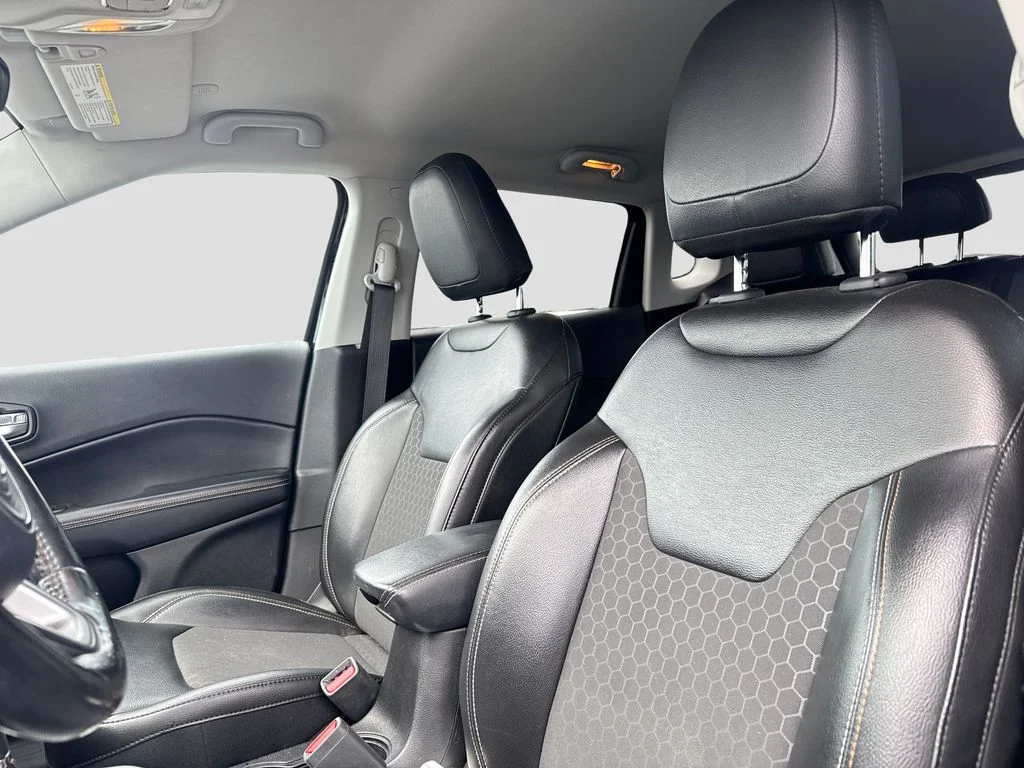 Used 2020 Black Jeep Latitude image 12