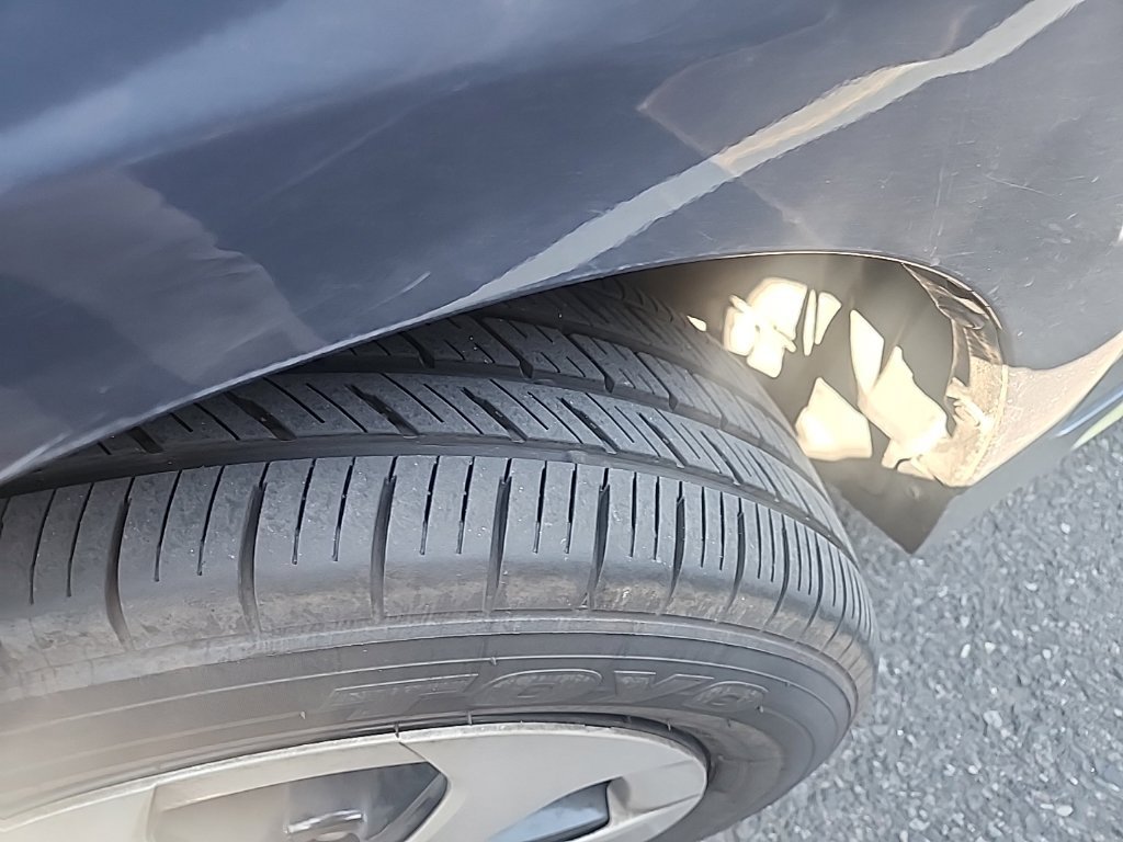 Used 2015 Gray Toyota Three image 7