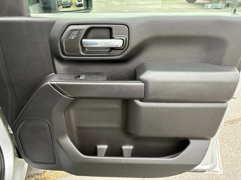 Used 2021 SILVER ICE METALLIC Chevrolet Custom image 23