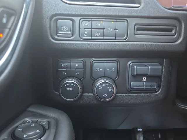 Used 2024 White Chevrolet RST image 28