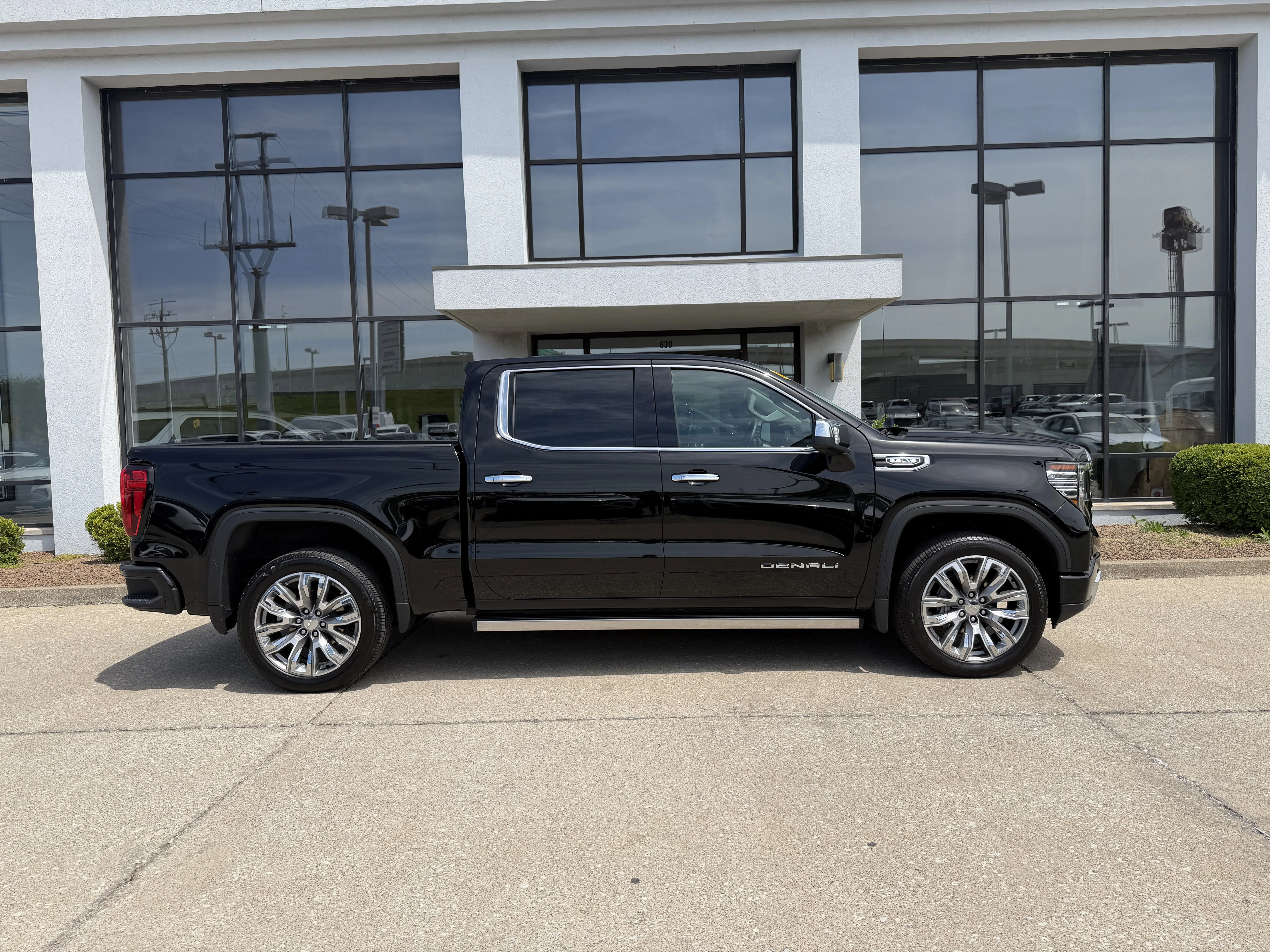 Used 2024 Onyx Black GMC Denali image 3