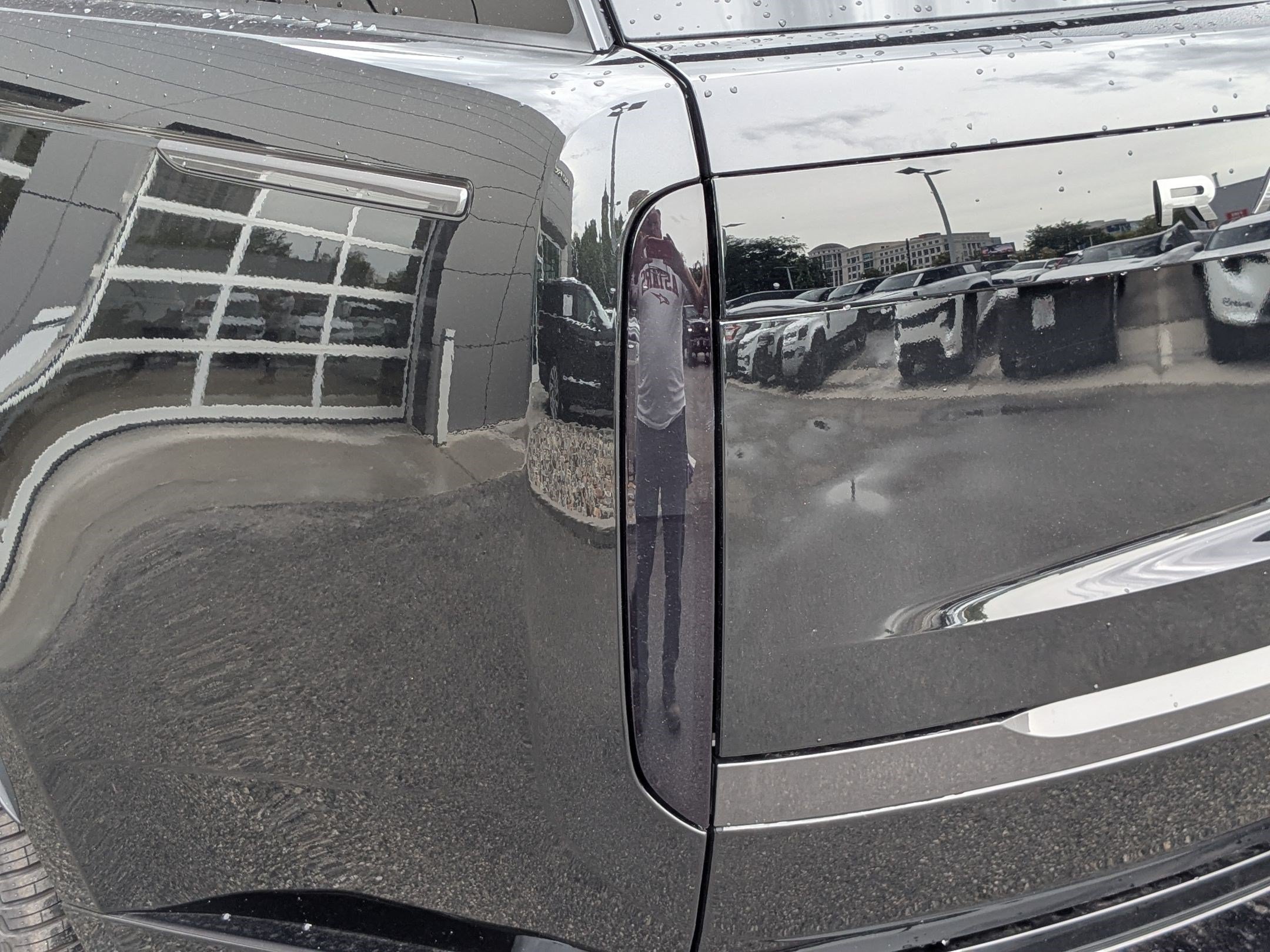 New 2026 Santorini Black Land Rover P530 SE image 11