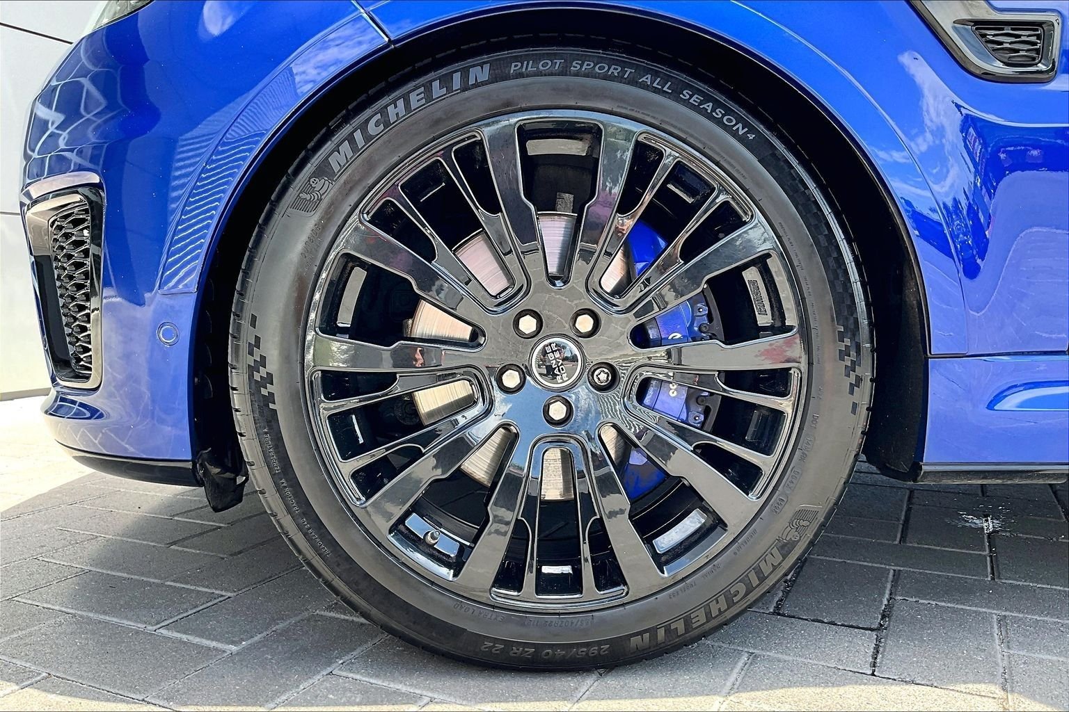 Used 2016 Blue Land Rover 5.0L V8 Supercharged SVR image 9