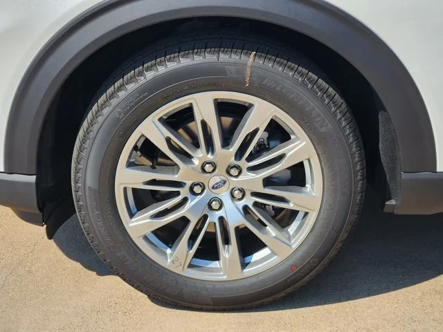 New 2026 Star White Metallic Tri-Coat Ford Platinum™ image 10