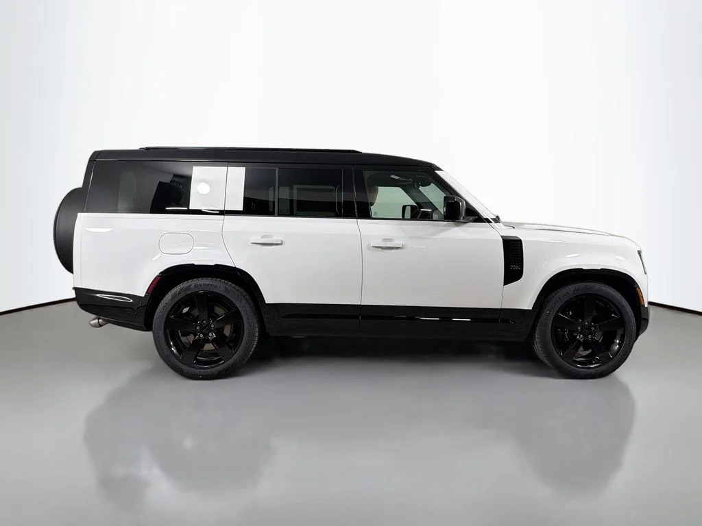 New 2026 Fuji White Land Rover V8 image 4