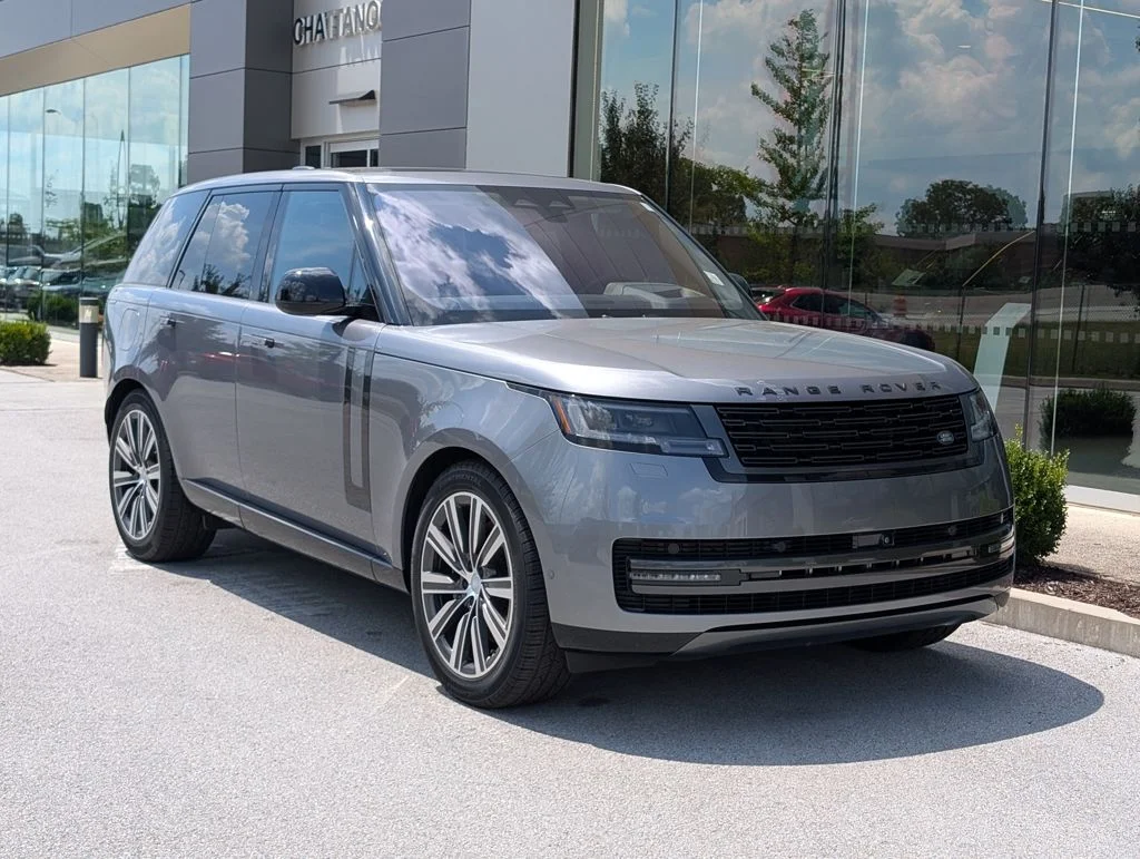 New 2023 Eiger Grey Land Rover SE image 9