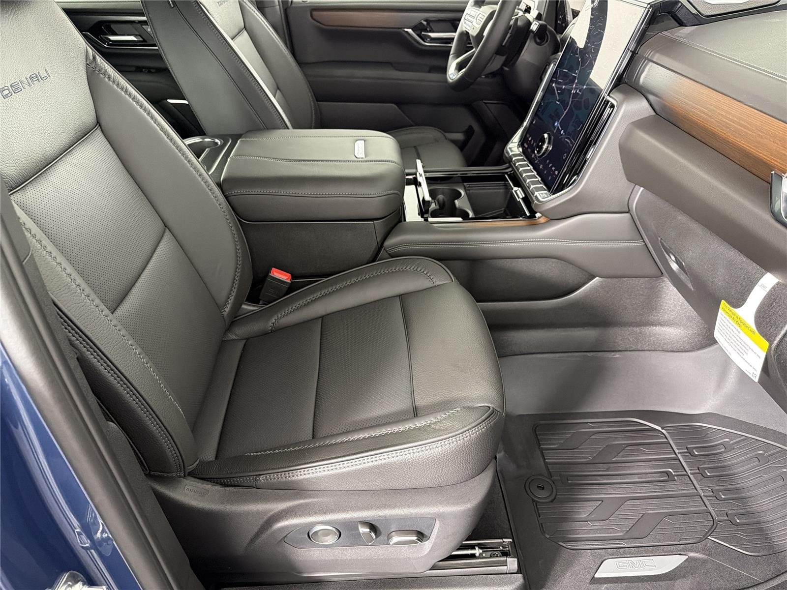 2026 GMC Yukon XL Denali - Photo 11