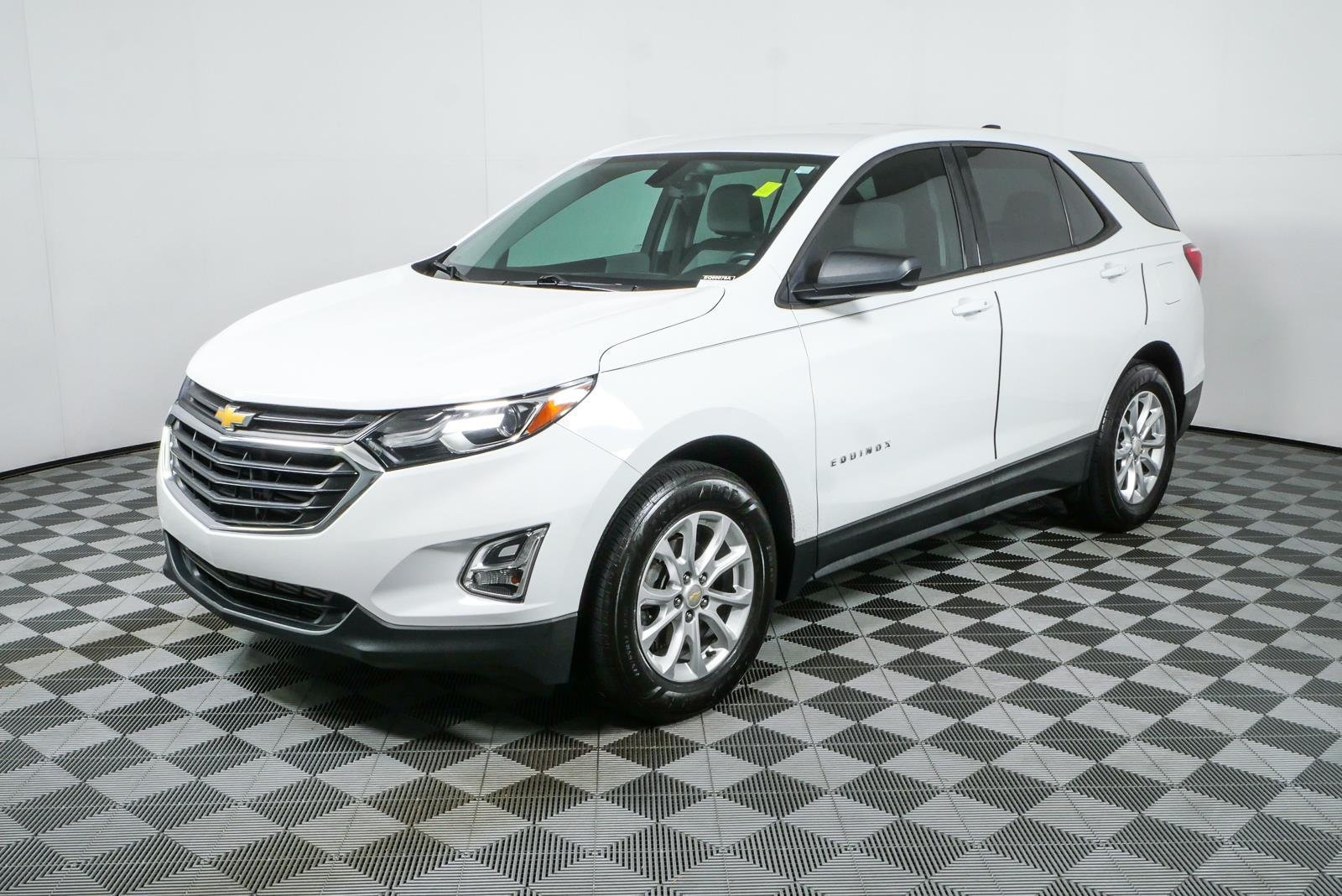 Used 2018 SUMMIT WHITE Chevrolet LS image 23