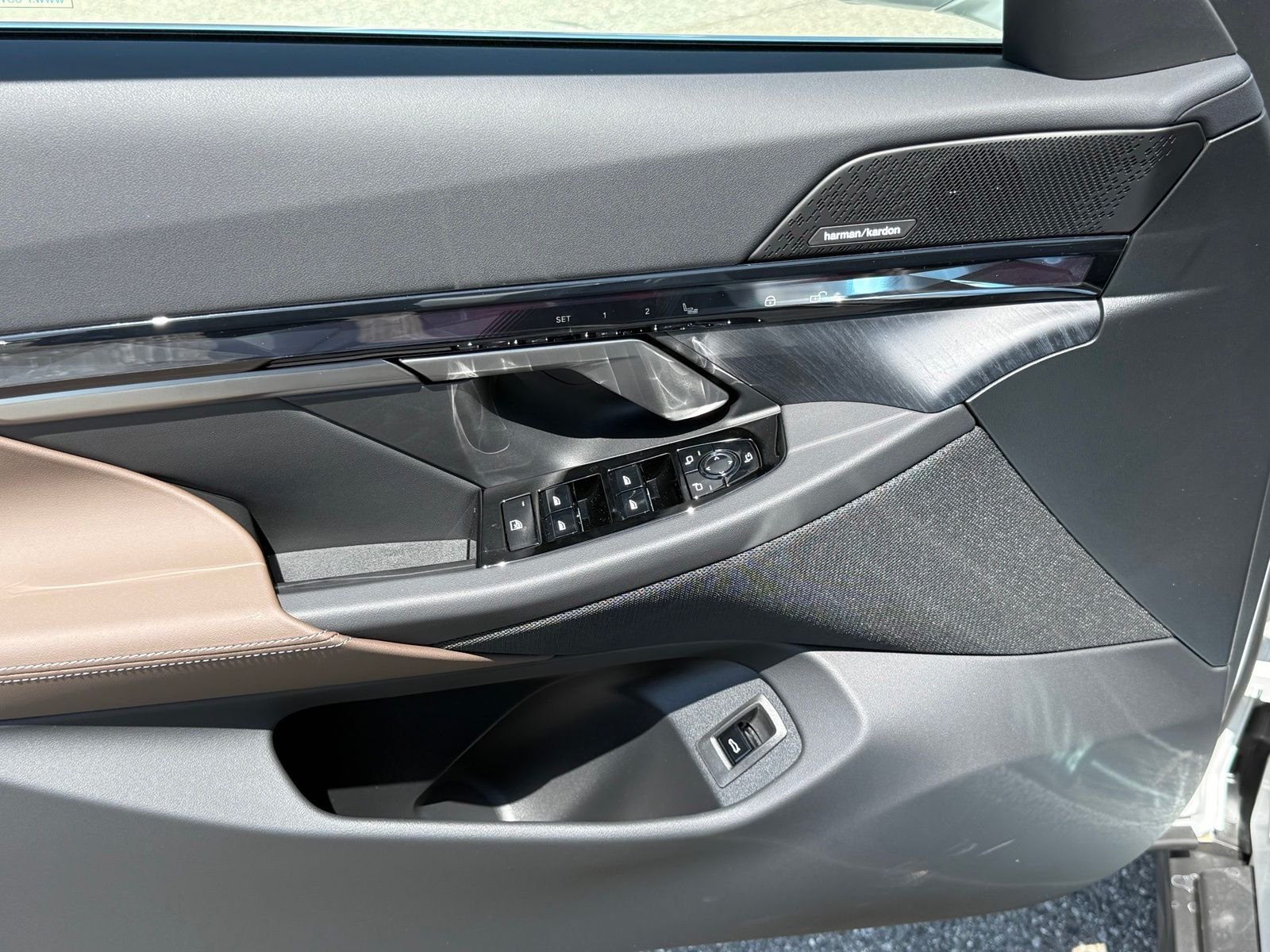 New 2027 Mineral White Metallic BMW 530i xDrive image 20