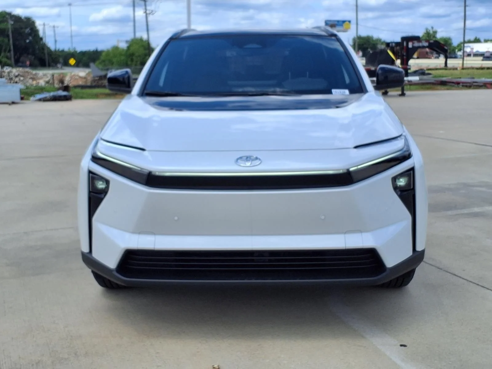 New 2026 Off-white Toyota XLE Plus image 4