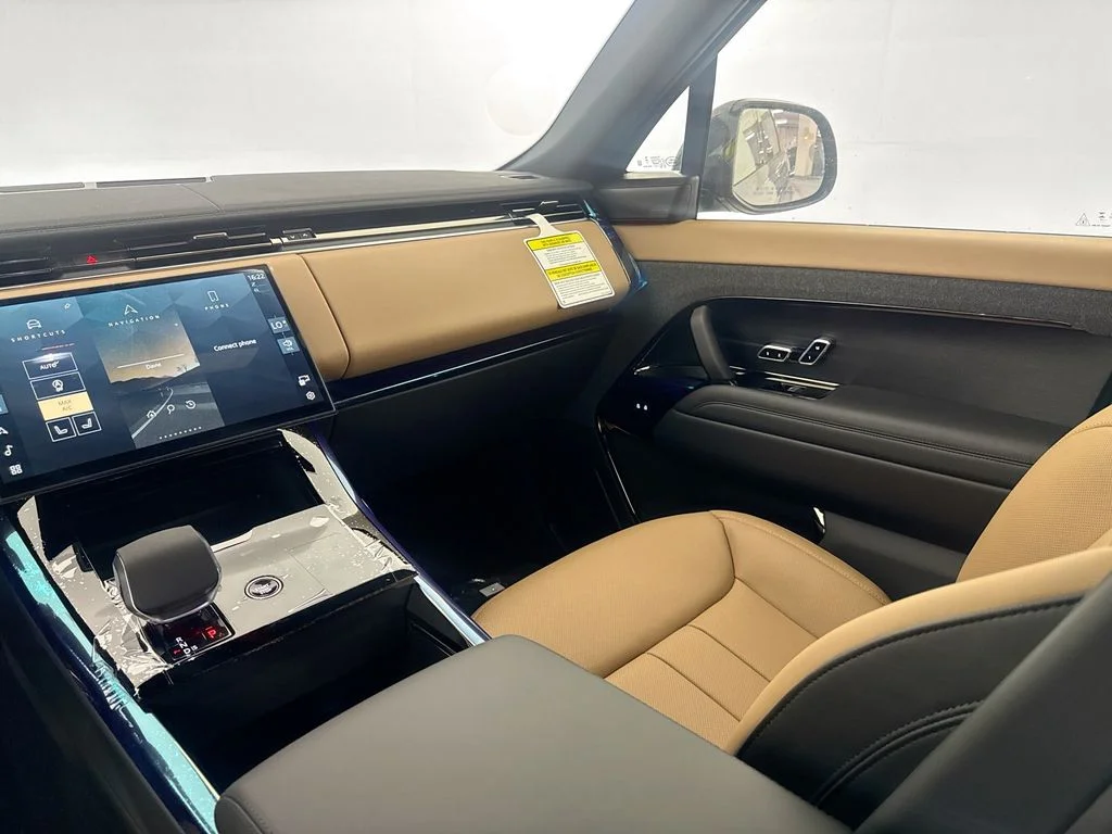 New 2026 Varesine Blue Land Rover Dynamic SE image 24