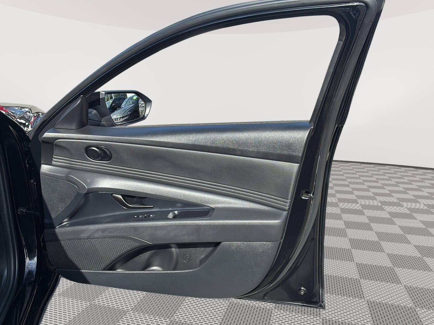 2025 Hyundai Elantra SEL - Photo 10