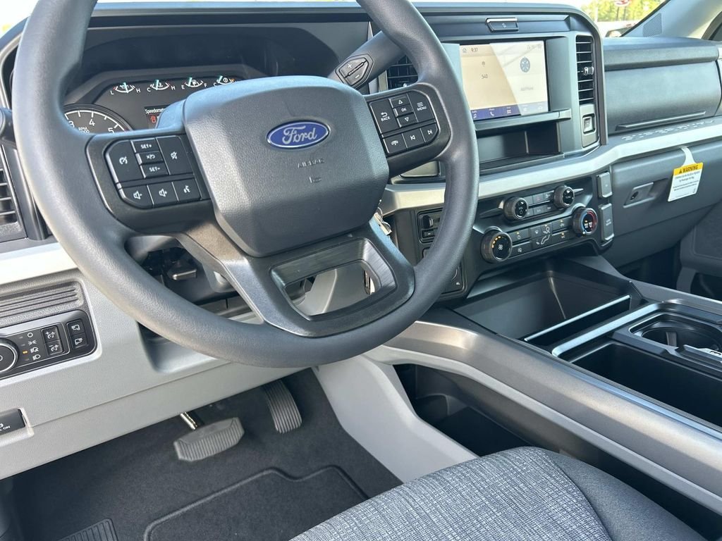 New 2027 Oxford White Ford F-250® XLT image 13