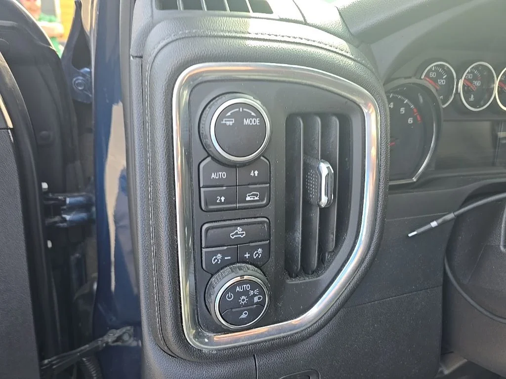Used 2022 Blue Chevrolet LT image 8