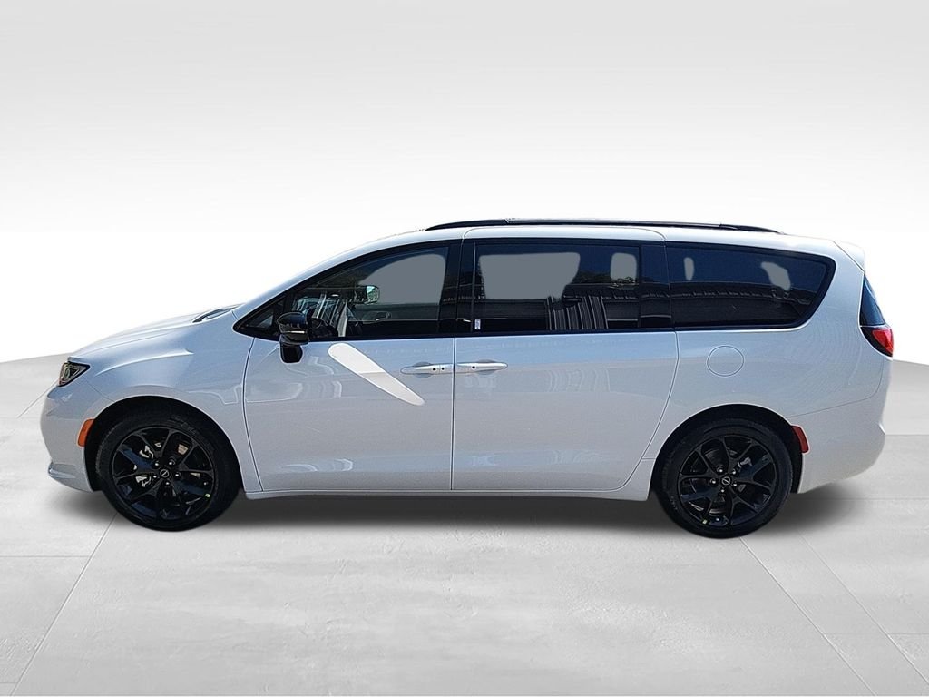 2026 Chrysler Pacifica Limited - Photo 8