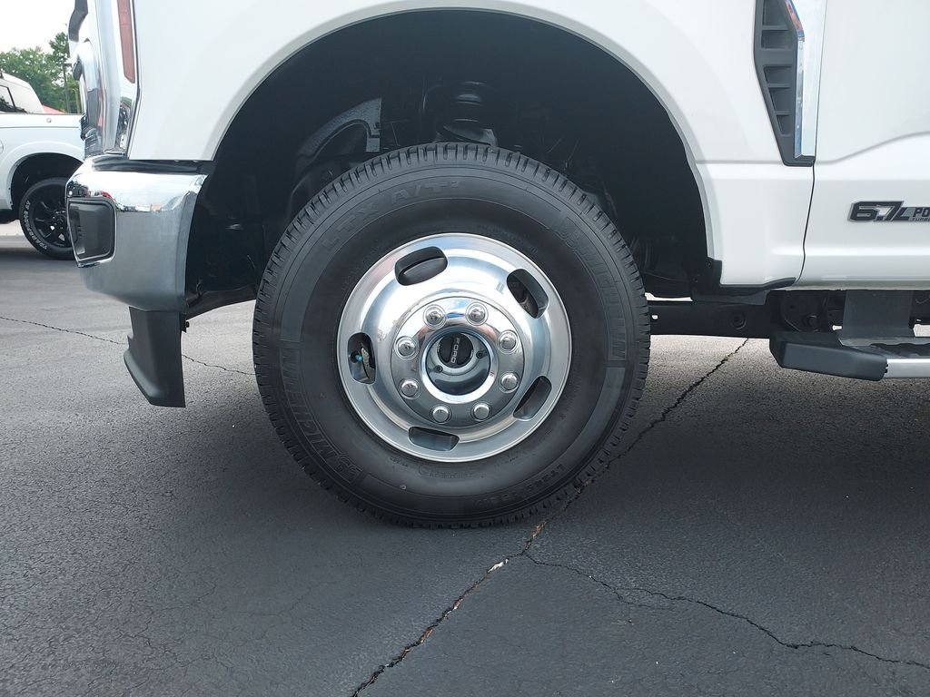 Used 2025 White Ford Lariat image 10