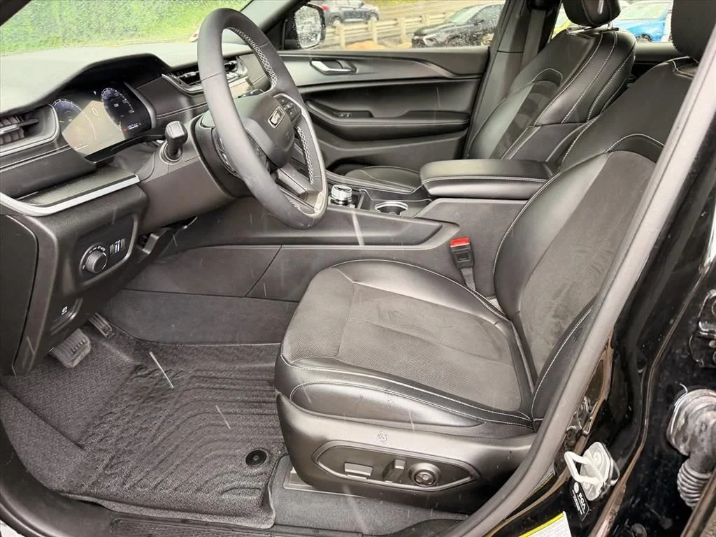 Used 2025 Black Jeep Altitude X image 11