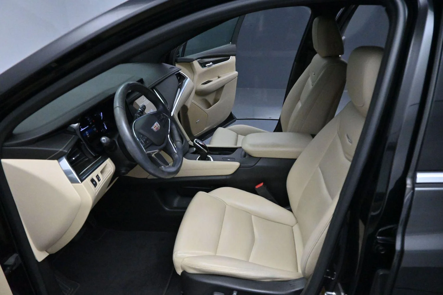 Used 2017 STELLAR BLACK METALLIC Cadillac FWD image 12