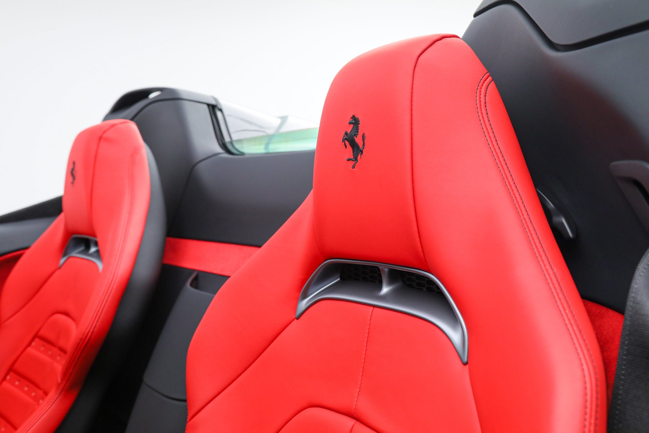 Certified Used 2025 Grigio Medio Ferrari  image 49