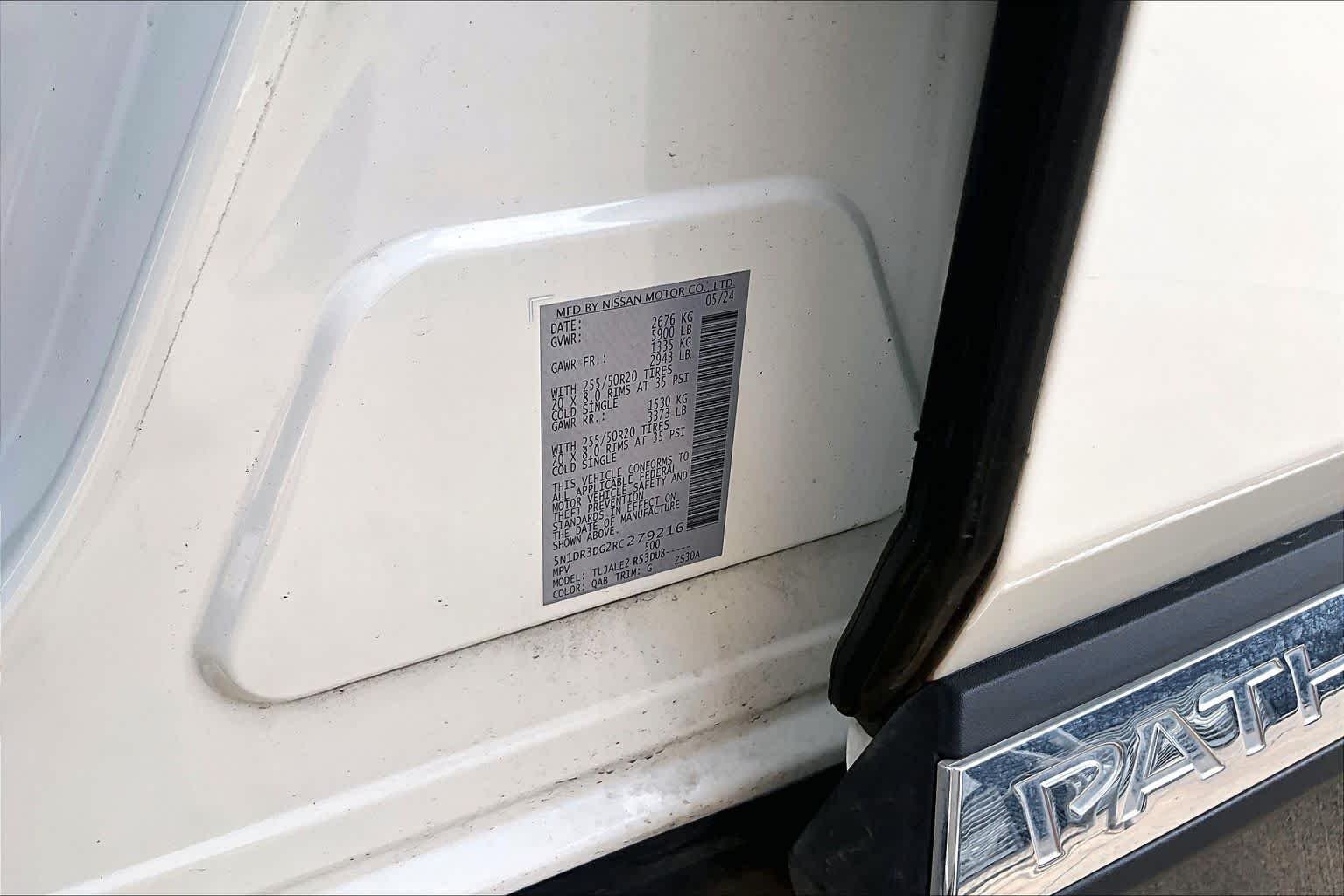 Used 2024 Pearl White Tricoat/Super Black Nissan Platinum image 32