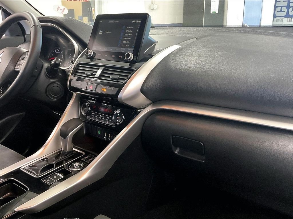 Used 2024 Silver Mitsubishi SE image 14