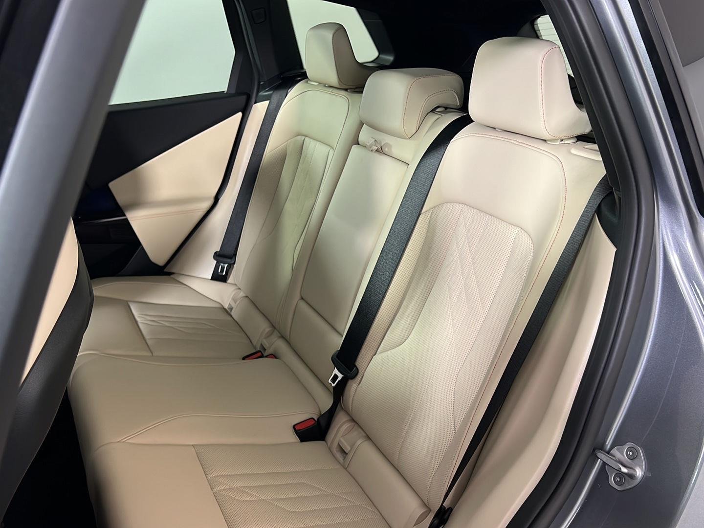 Used 2026 Skyscraper Grey Metallic BMW 30 xDrive image 4