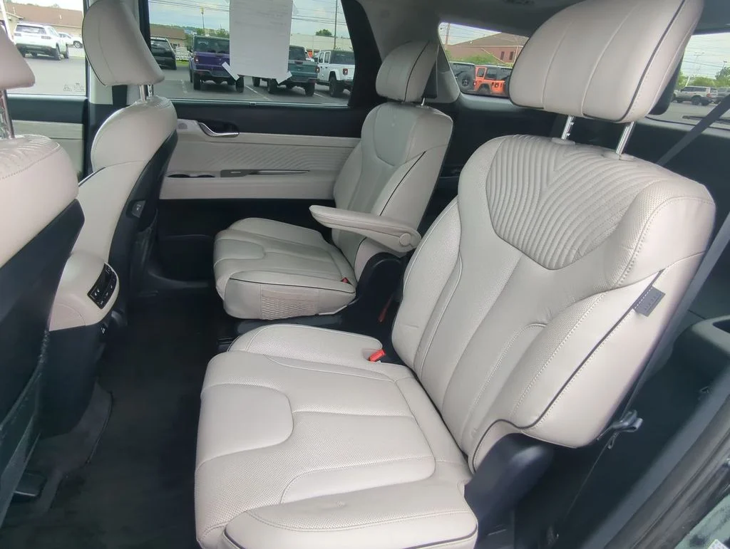 Used 2023 White Hyundai Calligraphy image 30