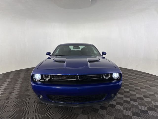 2022 Dodge Challenger SXT photo 2