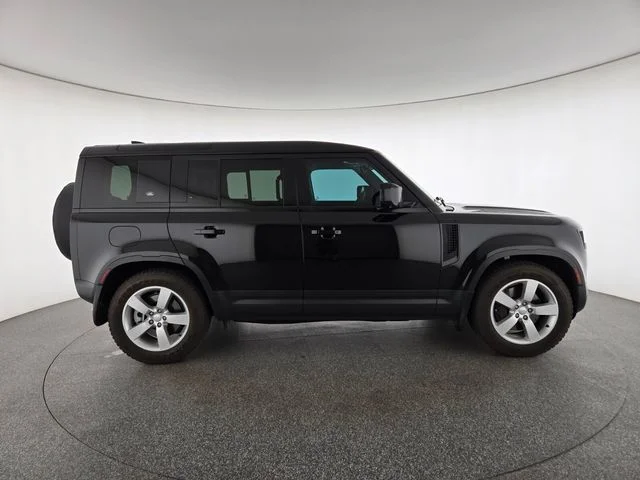 Used 2024 Black Land Rover SE image 6