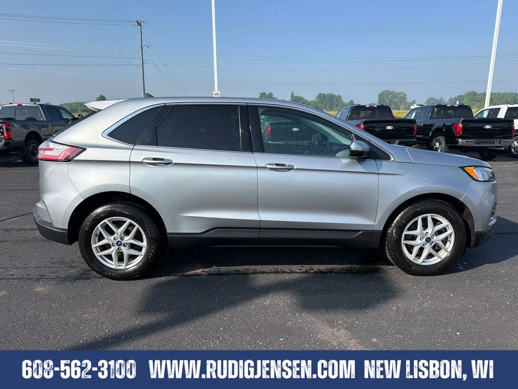 Used 2022 Silver Ford SEL image 6
