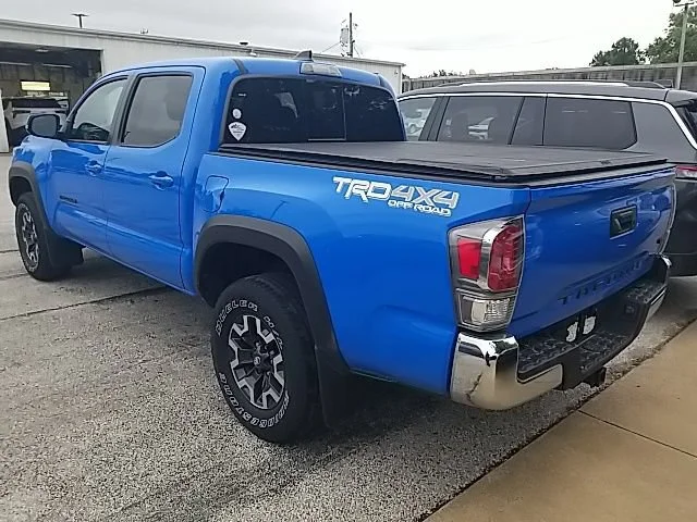 Used 2020 Blue Toyota SR5 image 12