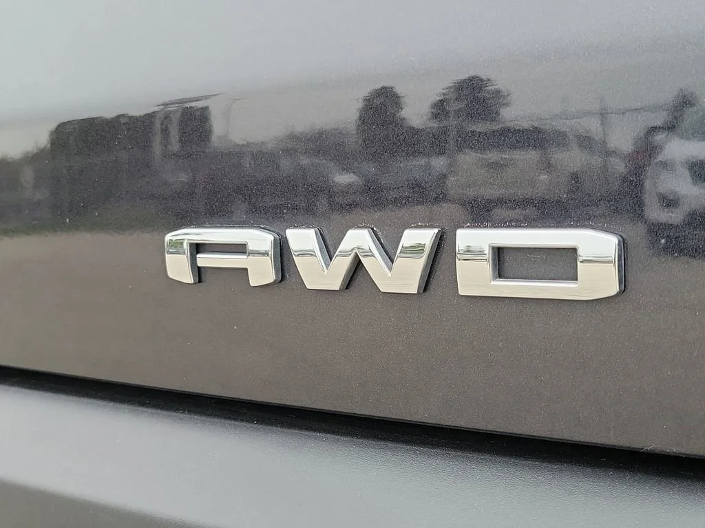 Used 2020 Carbon Black Metallic GMC SLE image 7