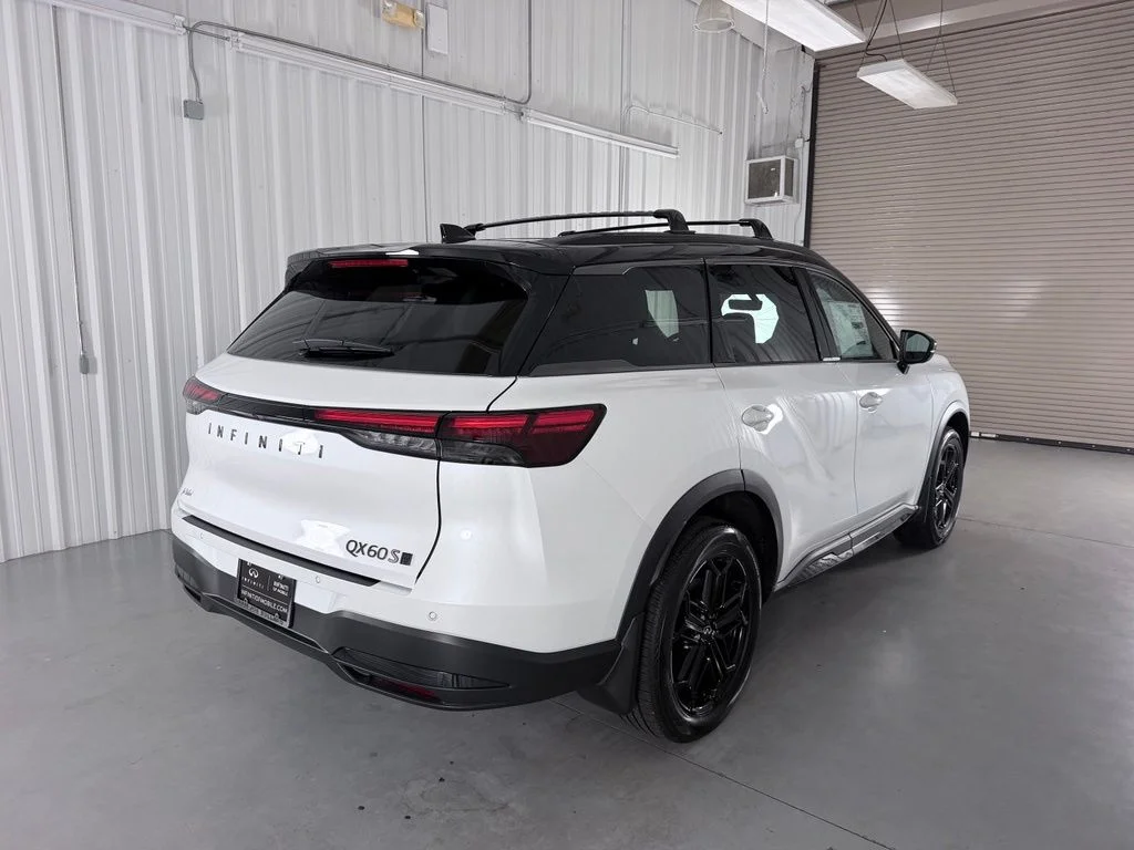 New 2027 2T RAD WHT INFINITI Sport AWD image 5