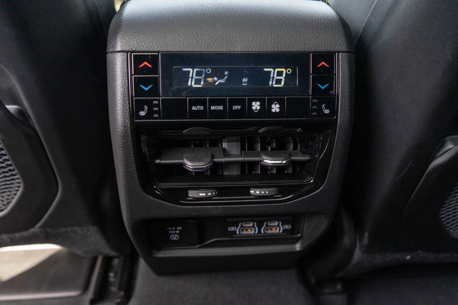 Used 2023 Midnight Sky Jeep Overland image 33