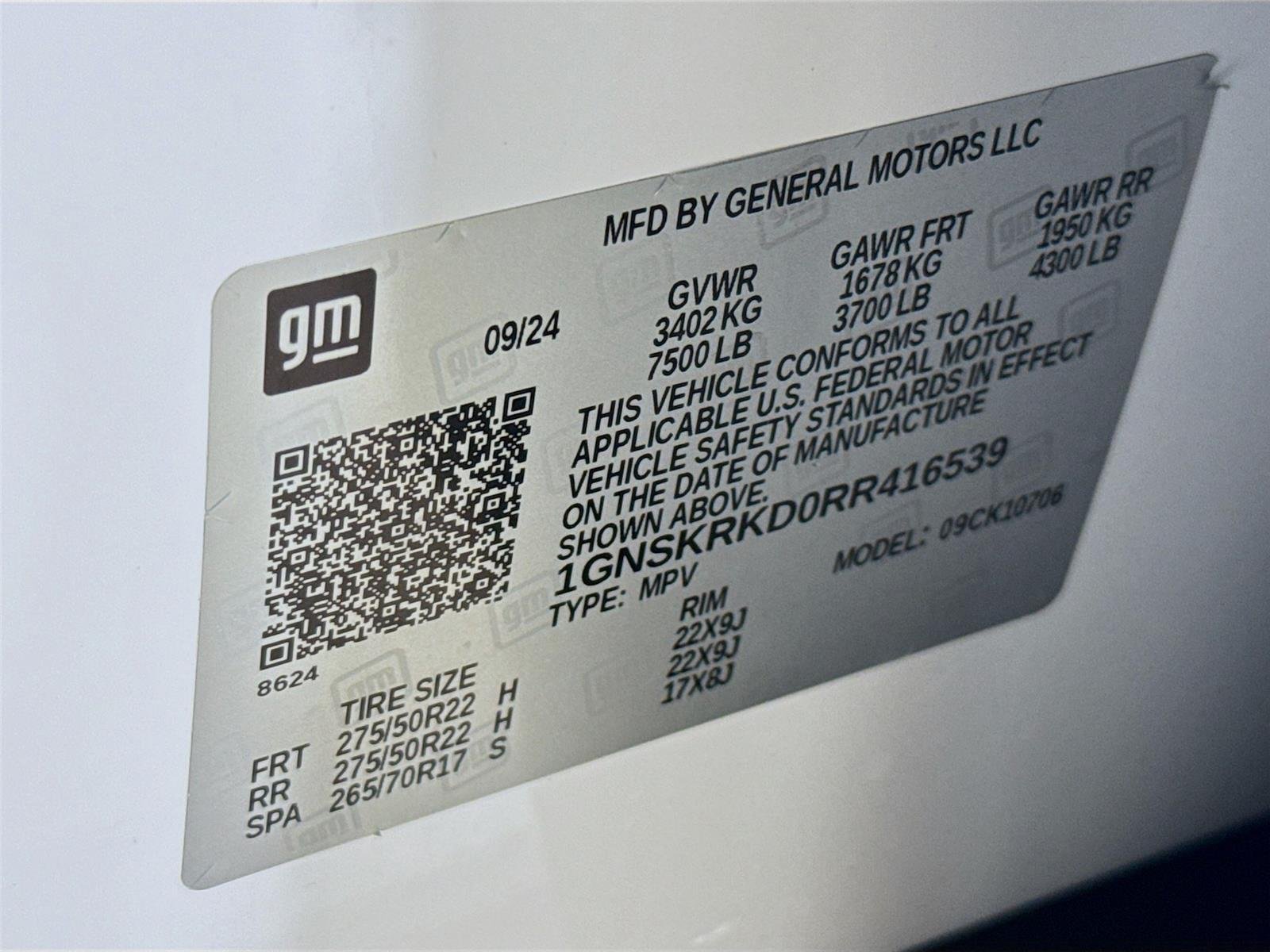 Used 2024 Summit White Chevrolet RST image 36