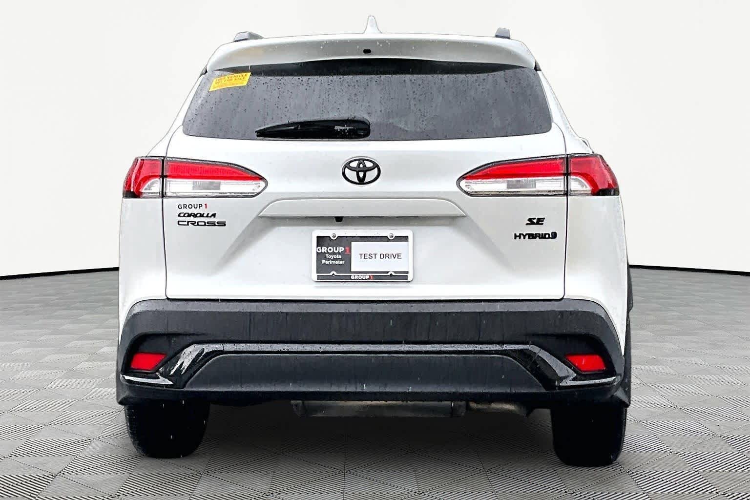 Used 2024 Wind Chill Pearl Toyota Hybrid SE image 5