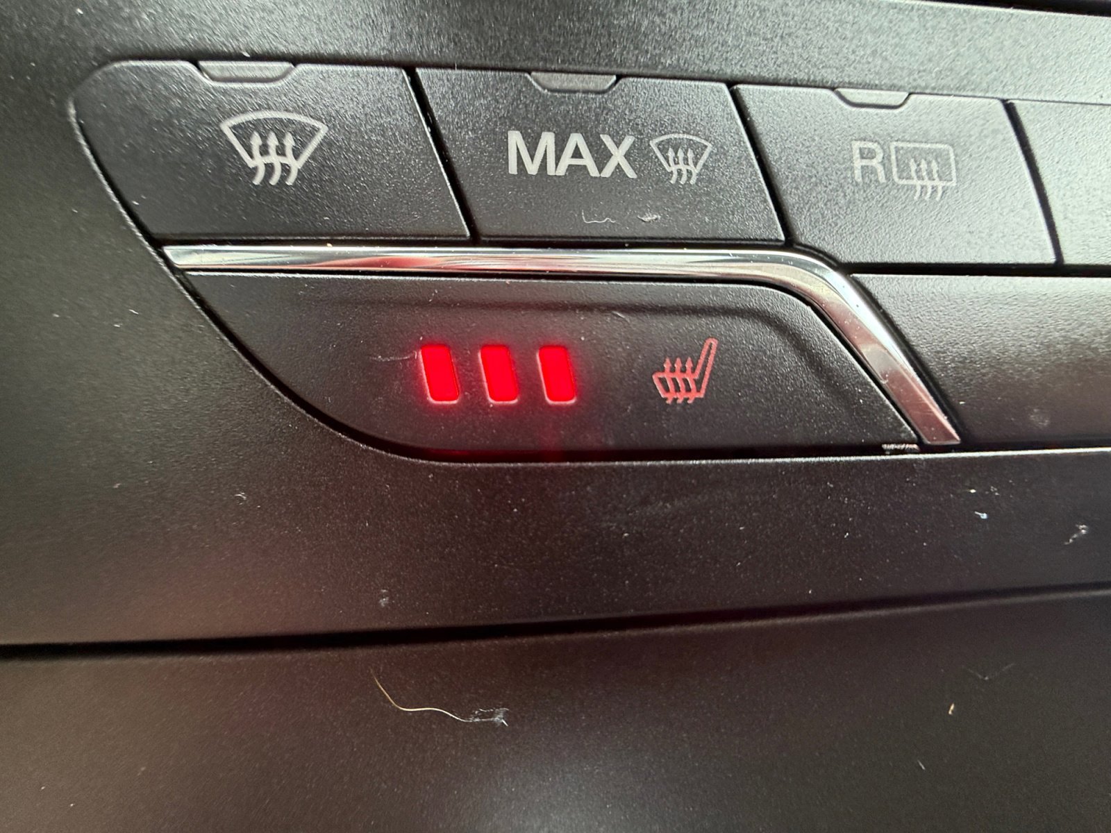 Used 2020 Black Ford SEL image 24