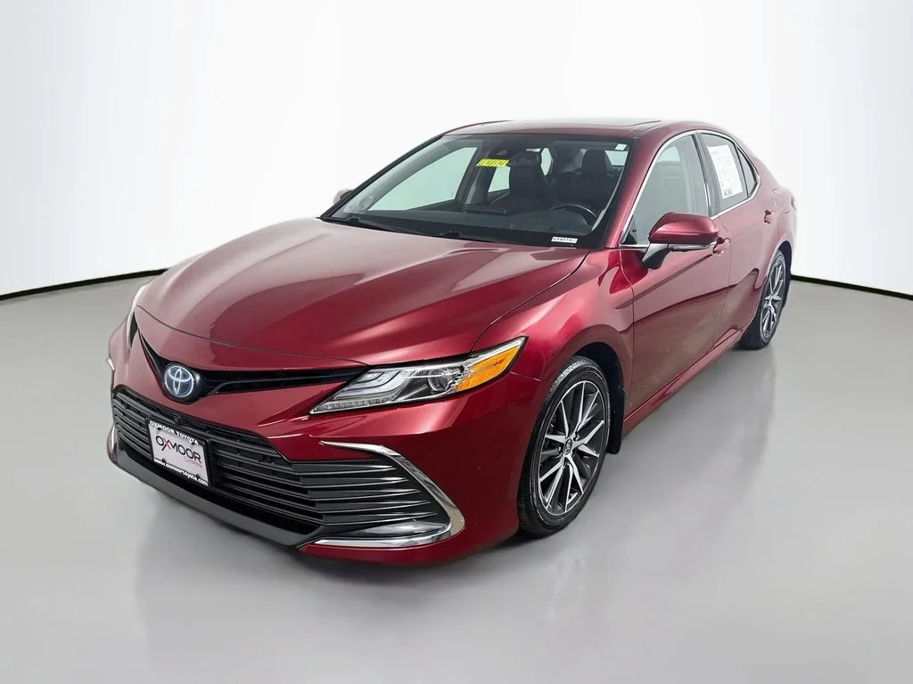 Used 2022 Ruby Flare Pearl Toyota Hybrid XLE image 3