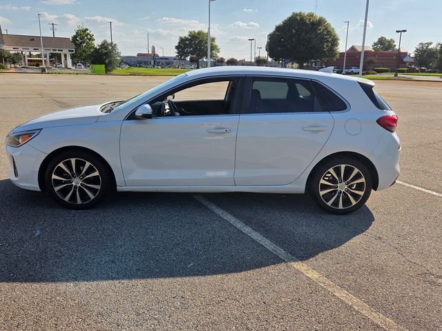 Used 2018 White Hyundai Base image 4