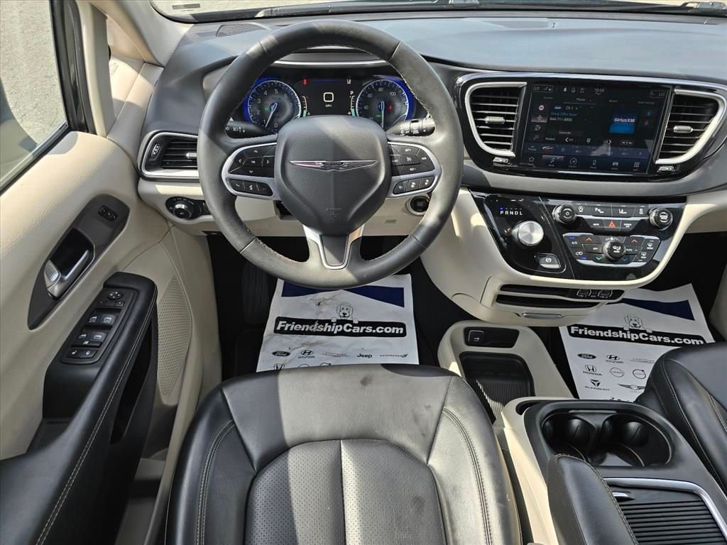 Used 2023 Black Chrysler Touring L image 3