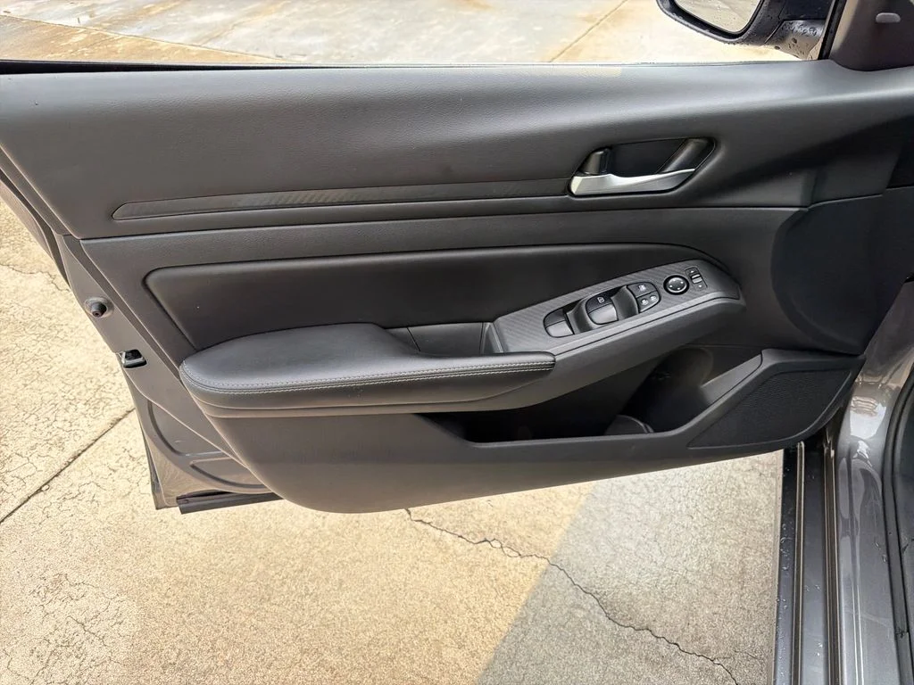 Used 2024 Gray Nissan 2.5 SV image 16