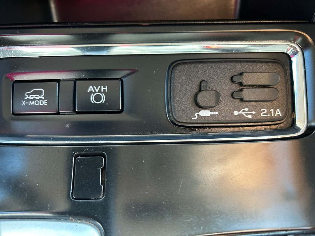 Used 2022 White Subaru Limited image 30