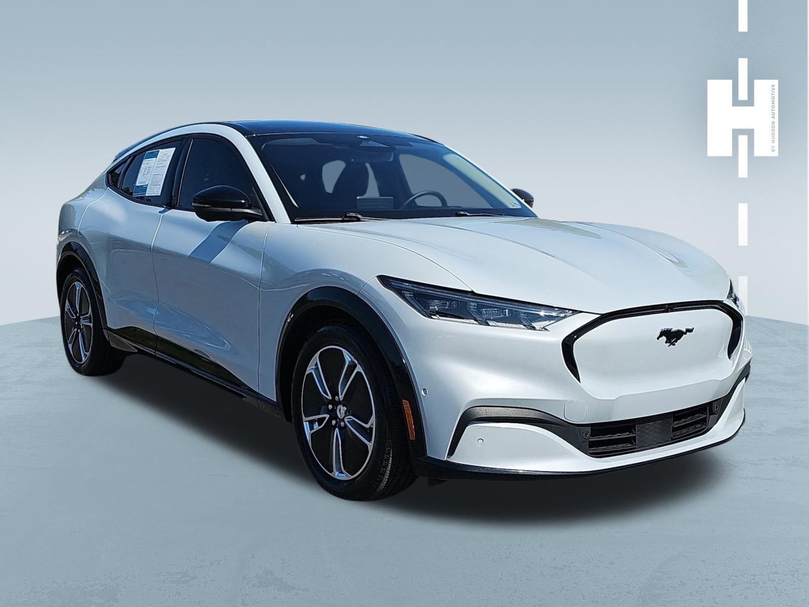 Used 2023 White Metallic Ford Premium image 1