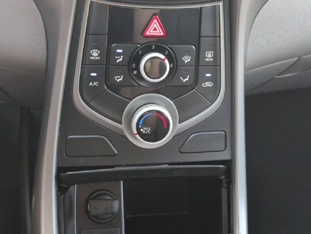 Used 2016 Red Hyundai SE image 14