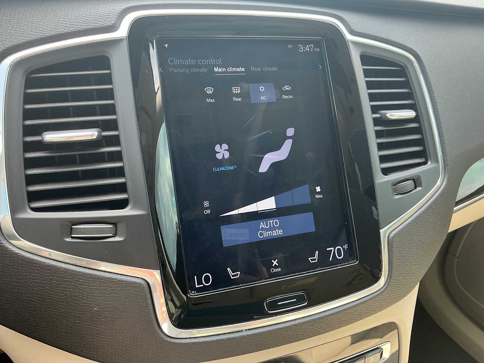 Used 2019 Onyx Black Metallic Volvo Momentum image 16