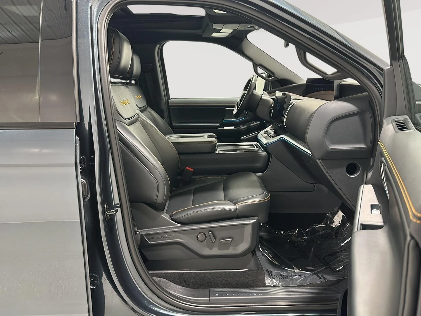 Used 2025 Stone Blue Metallic Ford Tremor image 27