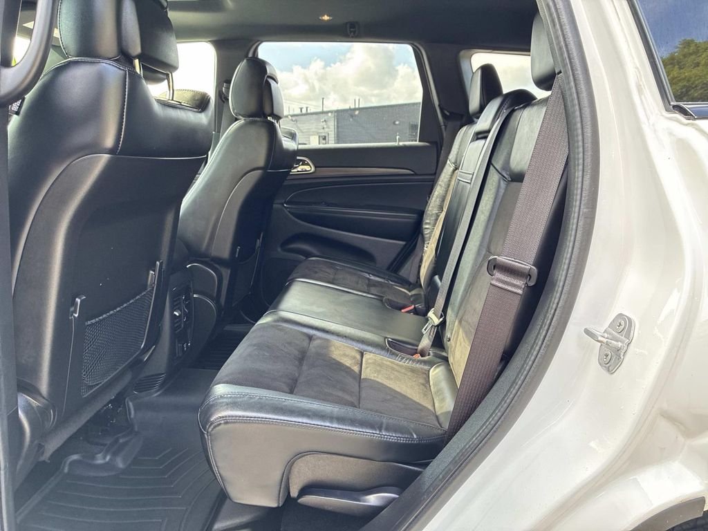 Used 2022 White Jeep Laredo X image 16
