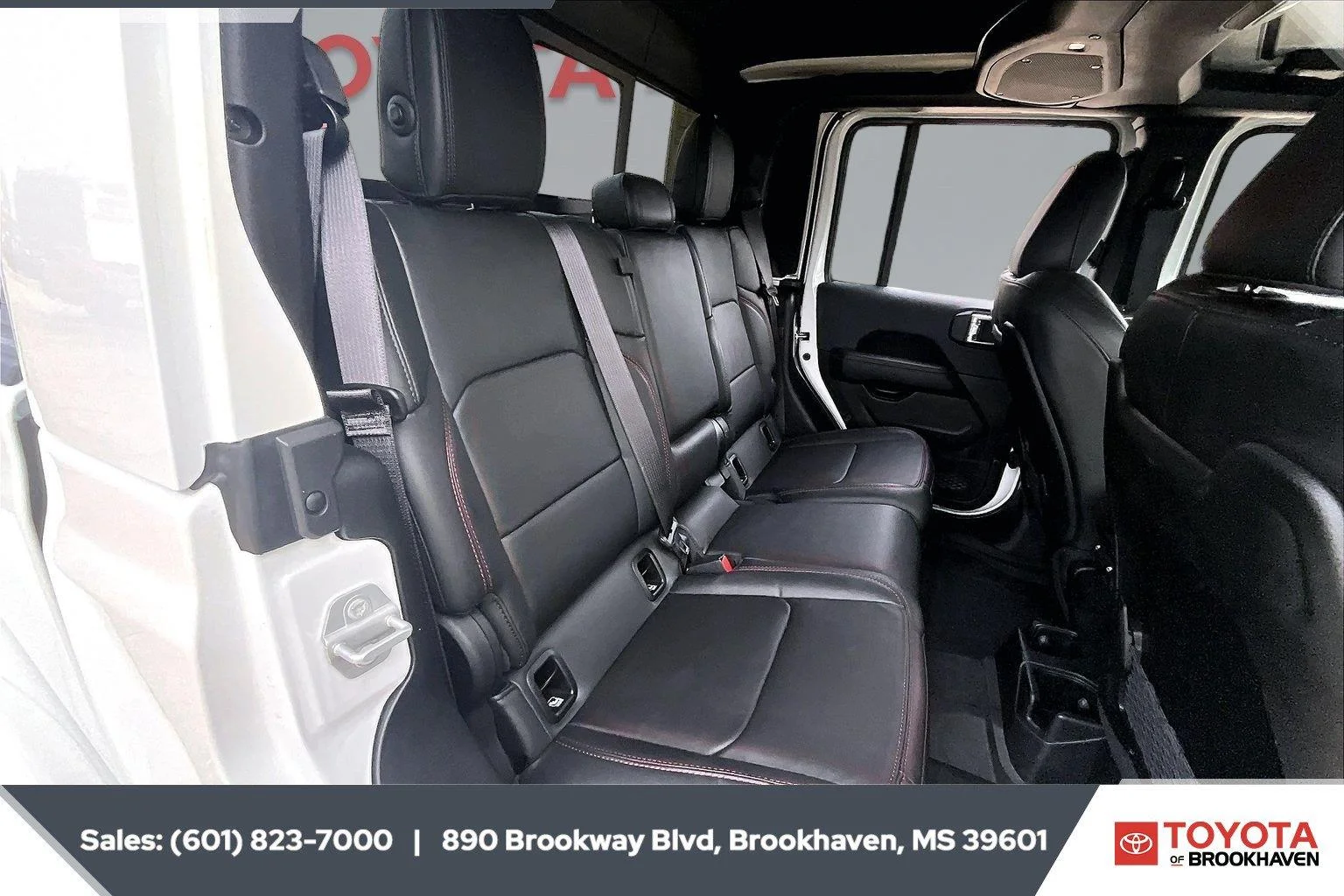 Used 2025 Bright White Clearcoat Jeep Rubicon X image 20