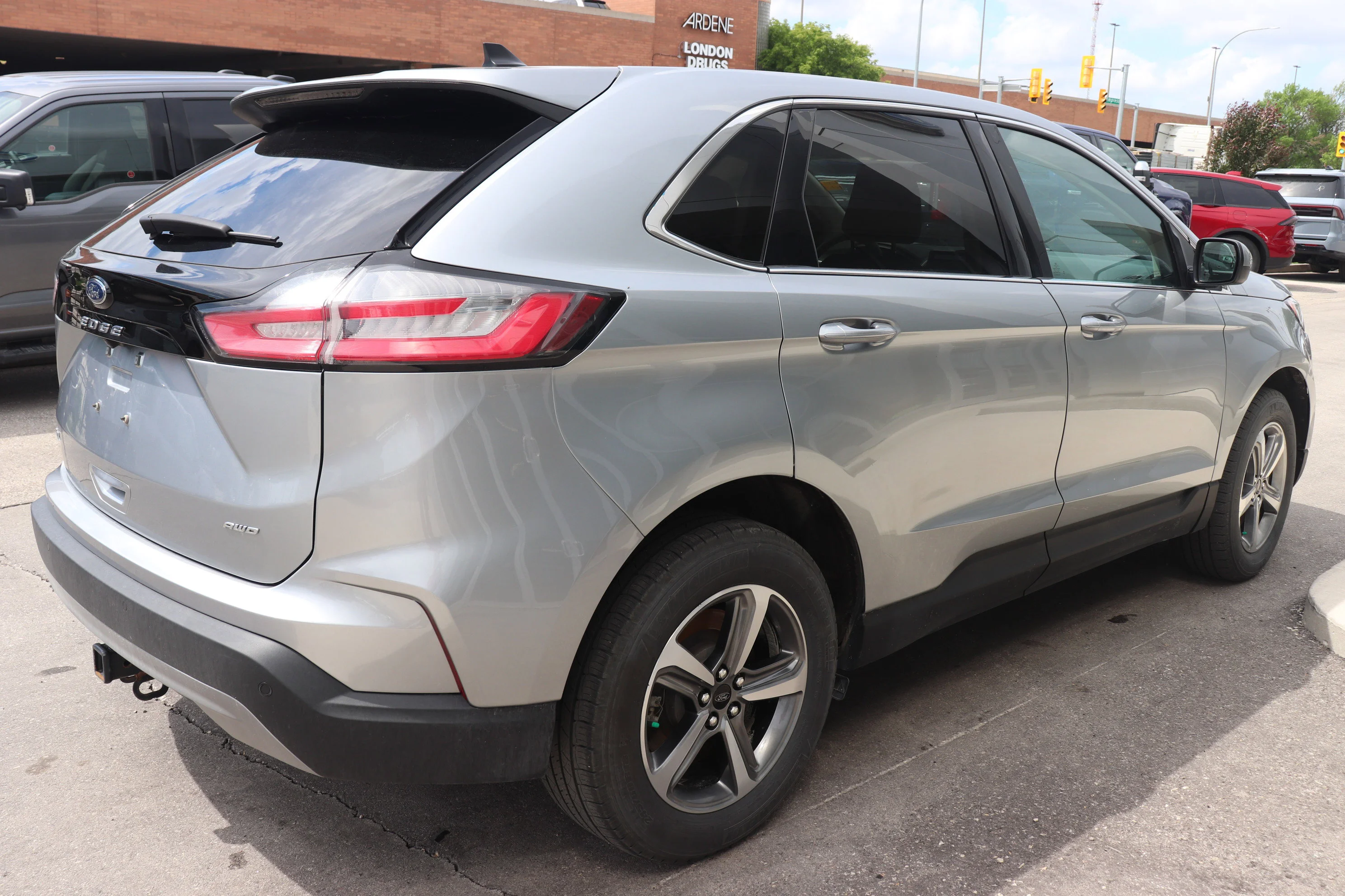 Certified Used 2023 Gray Ford SEL AWD image 4